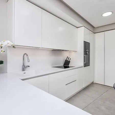 Апартаменти Front Line In The Edge With Sea Views Естепона