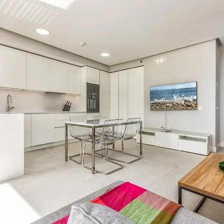 Апартаменти Front Line In The Edge With Sea Views Естепона