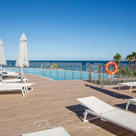 Апартаменти Front Line In The Edge With Sea Views