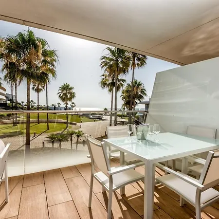 Apartman Front Line In The Edge With Sea Views