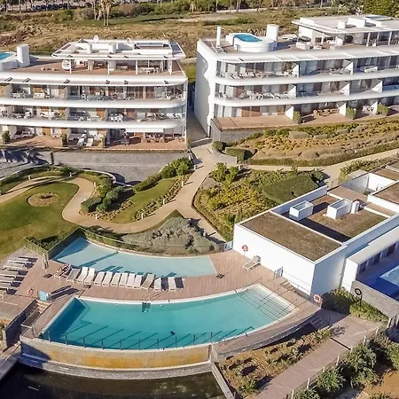 Front Line In The Edge With Sea Views