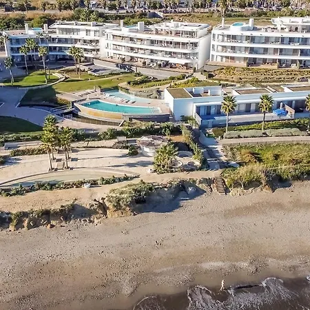 Front Line In The Edge With Sea Views Естепона