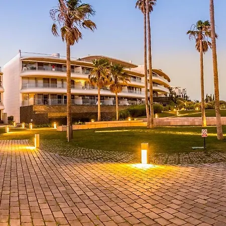 Front Line In The Edge With Sea Views