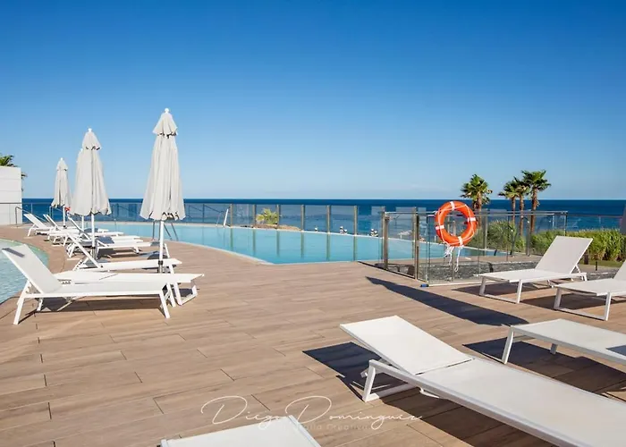 Apartman Front Line In The Edge With Sea Views