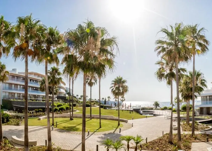 Front Line In The Edge With Sea Views *