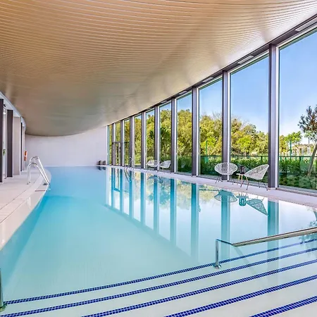 Front Line In The Edge With Sea Views *