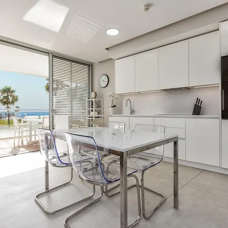 Apartment Front Line In The Edge With Sea Views