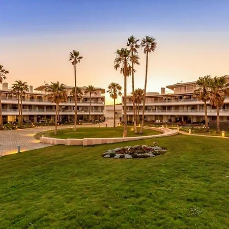 Апартаменты Front Line In The Edge With Sea Views *