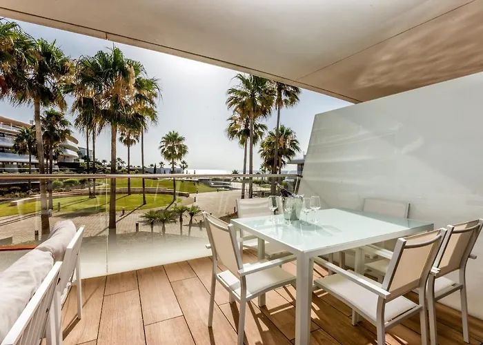 Апартаменты Front Line In The Edge With Sea Views