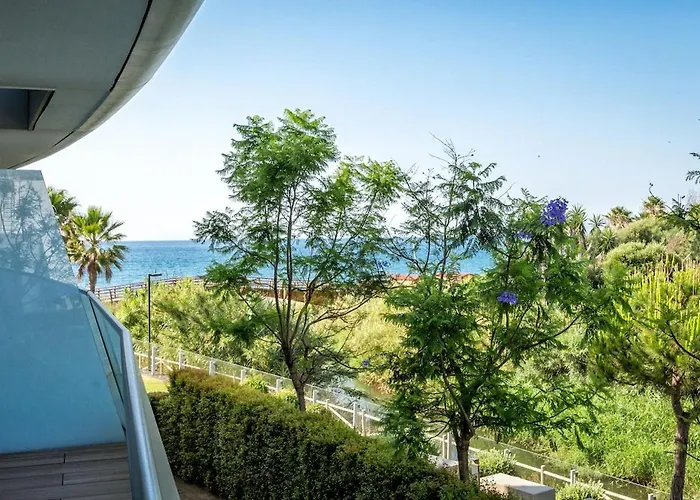 Апартаменты Front Line In The Edge With Sea Views *