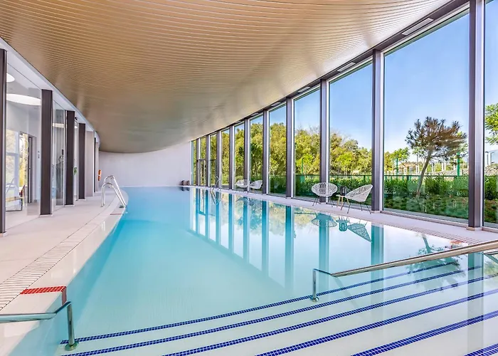 Front Line In The Edge With Sea Views *