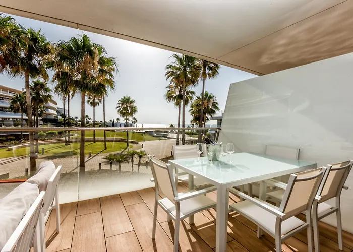 Front Line In The Edge With Sea Views *