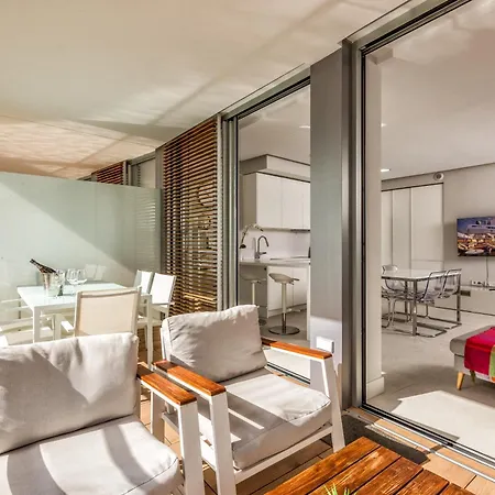 Front Line In The Edge With Sea Views