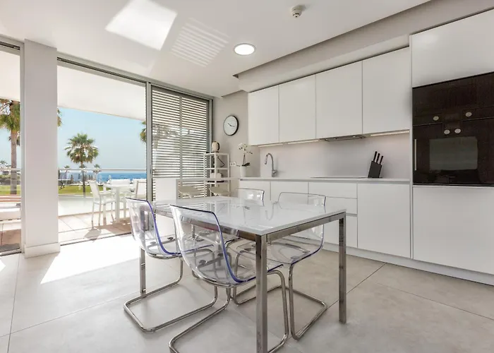 Apartment Front Line In The Edge With Sea Views