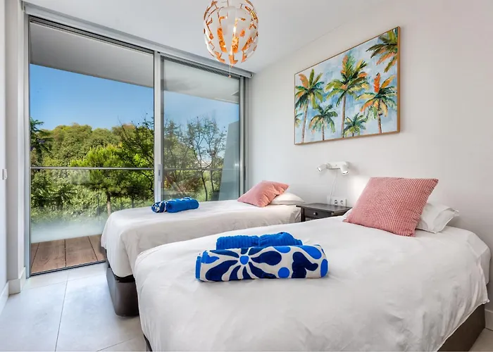 Apartment Front Line In The Edge With Sea Views *