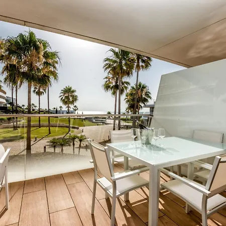 Front Line In The Edge With Sea Views *