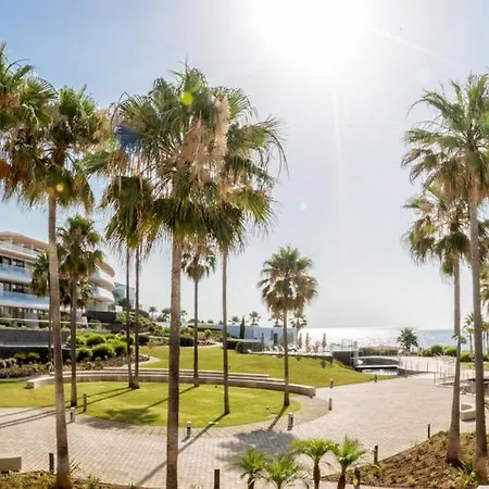 Front Line In The Edge With Sea Views *